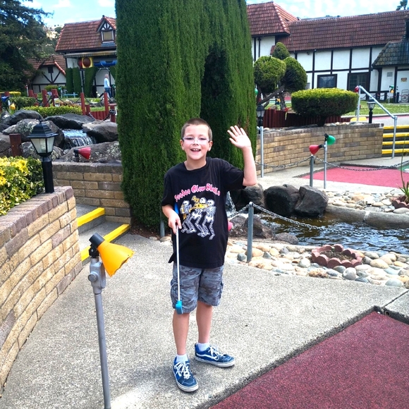 Meet your Posher, Ambassador II Meg B. - Picture 5 of 16